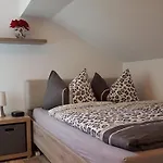 Apartman Kleine Gemuetliche Mansardenwohnung Im Suedosten Muenchens *
