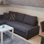 Kleine Gemuetliche Mansardenwohnung Im Suedosten Muenchens Apartman *
